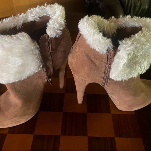 Heels - Picture 3 of 6